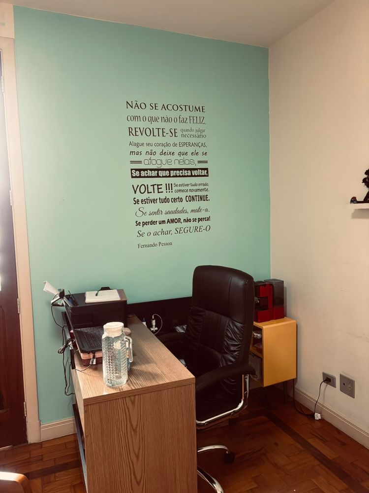 Mesa de atendimento do consultório